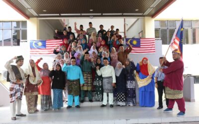Sesi Bergambar Warga UTMDigital, UTM Johor Bahru Bersama Pengarah UTMDigital- Sempena Dengan Sambutan Hari Kemerdekaan Ke 63 Dan Sambutan Hari Malaysia 2020